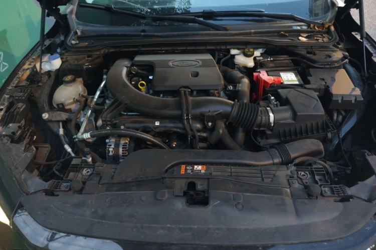 Used Ford Mondeo 2025 2.0T EcoBoost Luxury Version Engine Bay