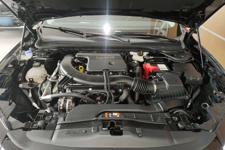 Used Ford Mondeo 2025 2.0T EcoBoost Luxury Version Engine Bay