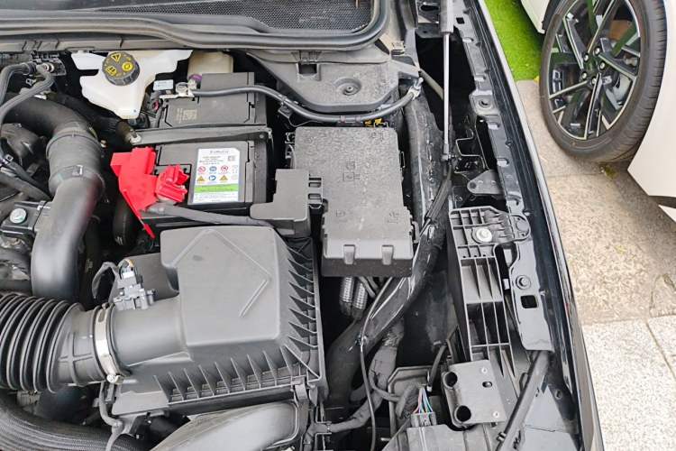 Used Ford Mondeo 2025 2.0T EcoBoost Ultimate Edition Engine Bay Left