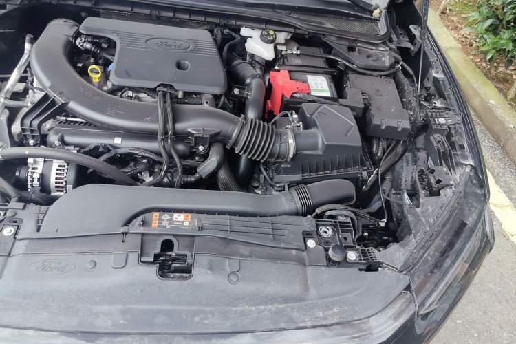 Used Ford Mondeo 2025 2.0T EcoBoost Luxury Version Engine Bay Left