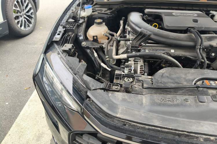 Used Ford Mondeo 2025 2.0T EcoBoost Luxury Version Engine Bay Right