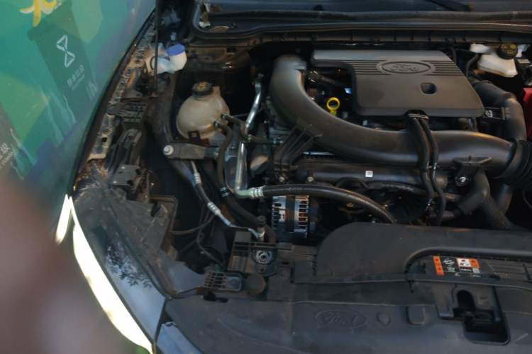 Used Ford Mondeo 2025 2.0T EcoBoost Luxury Version Engine Bay Right