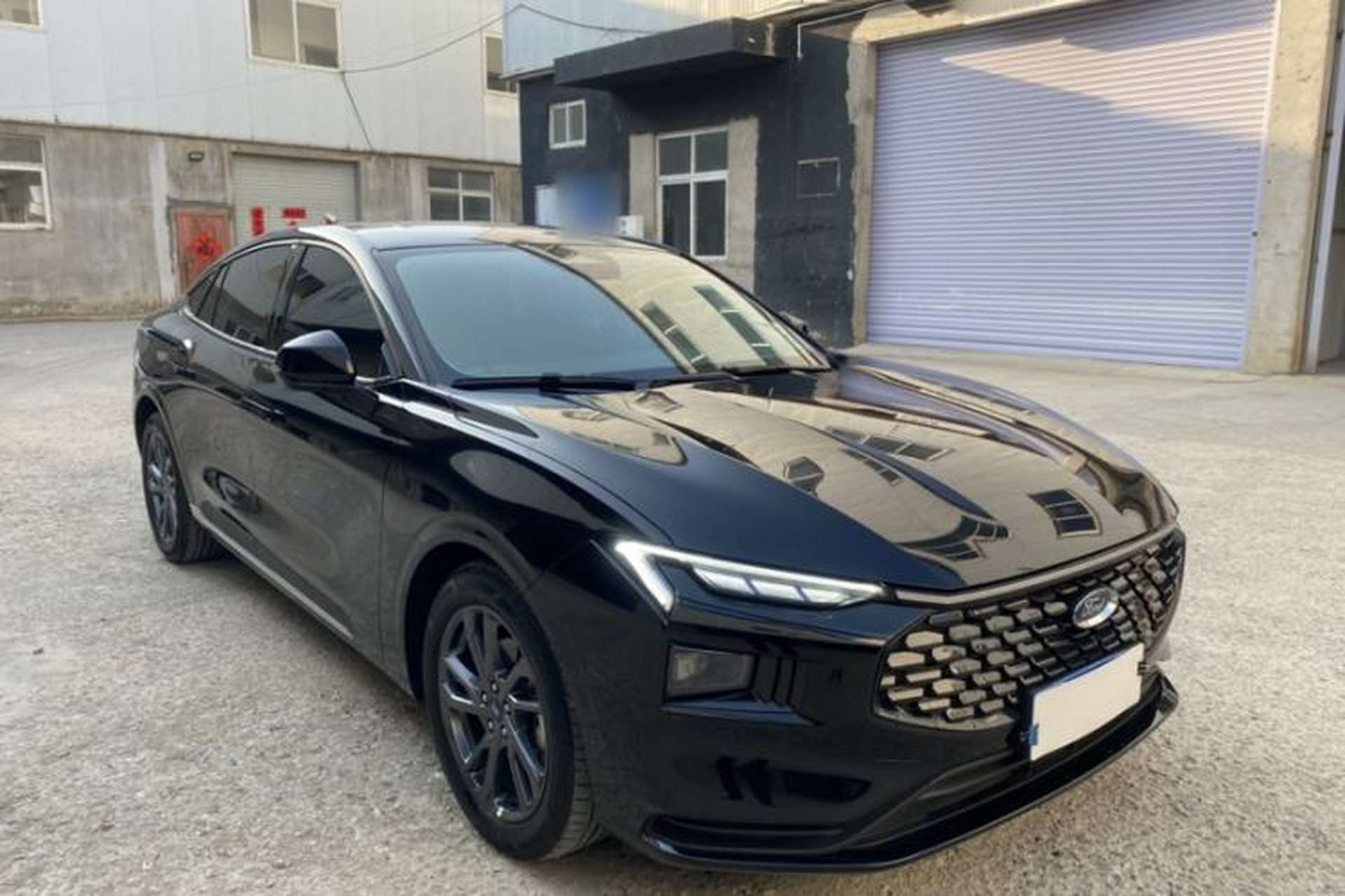 Used Ford Mondeo 2025 2.0T EcoBoost Luxury Version Exterior 3
