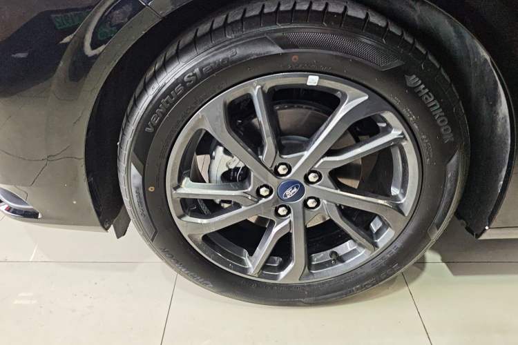 Used Ford Mondeo 2025 2.0T EcoBoost Luxury Version Exterior 4