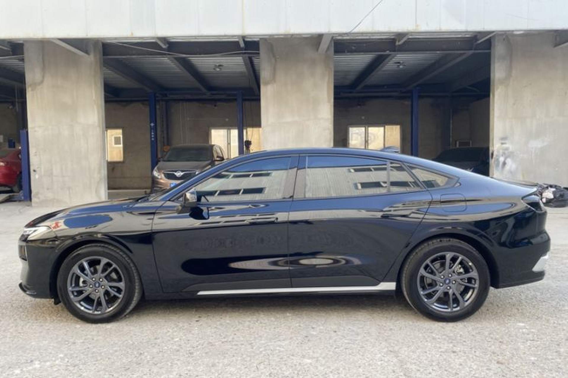 Used Ford Mondeo 2025 2.0T EcoBoost Luxury Version Exterior 4