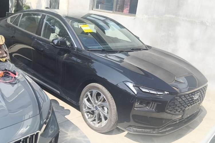 Used Ford Mondeo 2025 2.0T EcoBoost Ultimate Edition Front Right 45 Deg