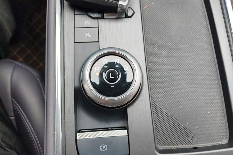 Used Ford Mondeo 2025 2.0T EcoBoost Ultimate Edition Gear Lever