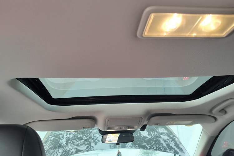 Used Ford Mondeo 2025 2.0T EcoBoost Luxury Version Headliner