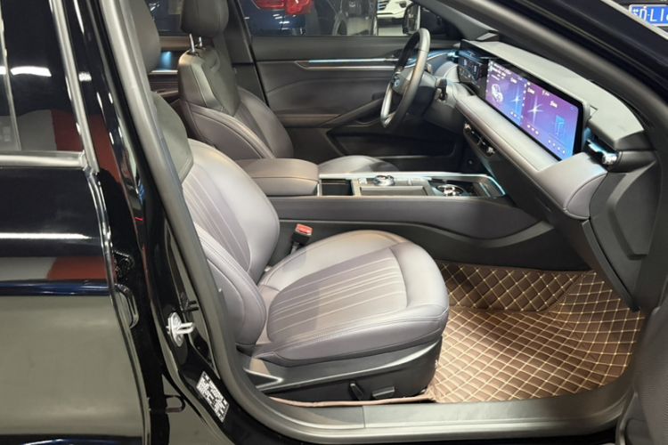 Used Ford Mondeo 2025 2.0T EcoBoost Ultimate Edition Interior 2