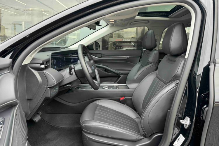 Used Ford Mondeo 2025 2.0T EcoBoost Luxury Version Interior 2