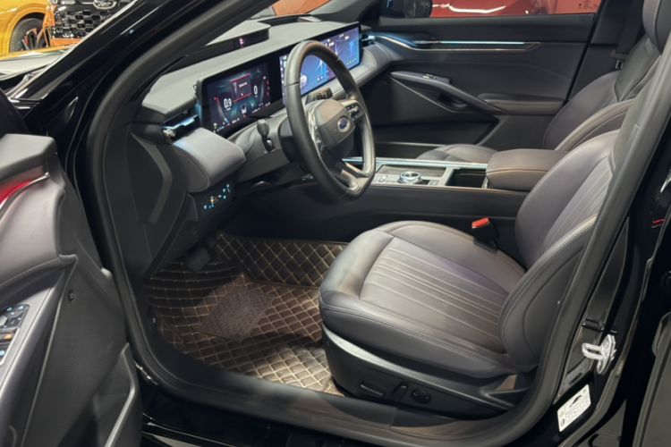 Used Ford Mondeo 2025 2.0T EcoBoost Ultimate Edition Interior 4