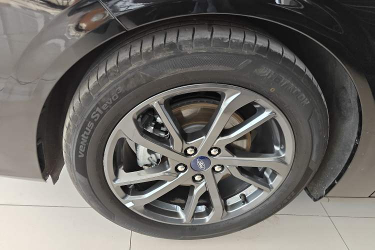 Used Ford Mondeo 2025 2.0T EcoBoost Luxury Version Left Front Wheel Hub