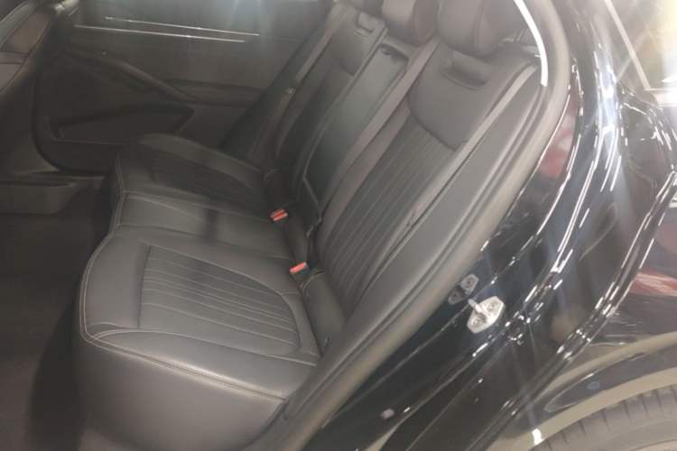 Used Ford Mondeo 2025 2.0T EcoBoost Luxury Version Left Rear Seat
