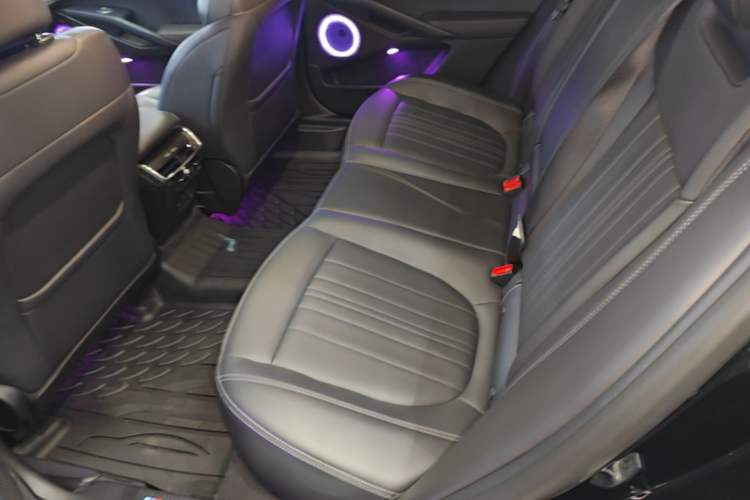 Used Ford Mondeo 2025 2.0T EcoBoost Luxury Version Left Rear Seat