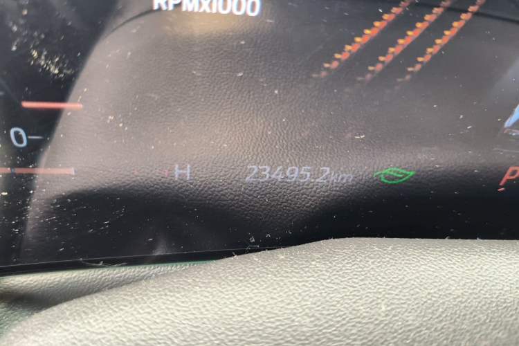 Used Ford Mondeo 2025 2.0T EcoBoost Luxury Version Odometer Close Up