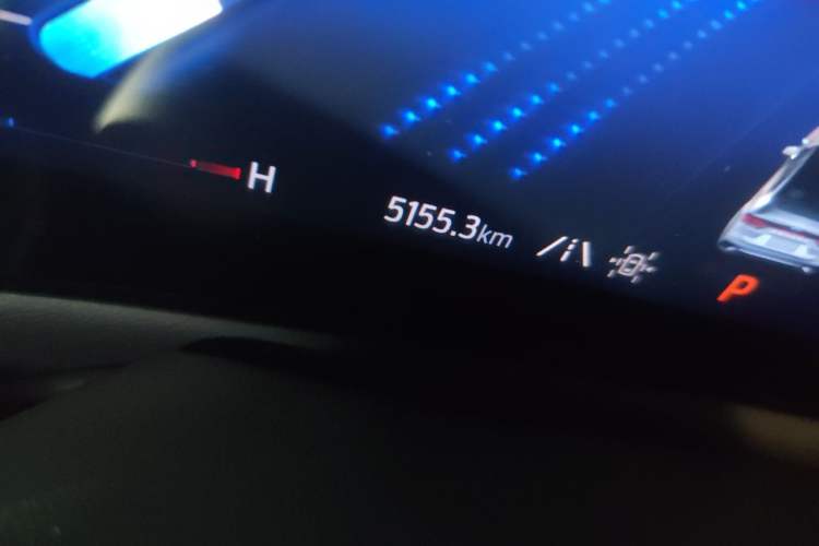Used Ford Mondeo 2025 1.5T EcoBoost Luxury Version Odometer Close Up