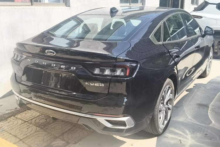 Used Ford Mondeo 2025 2.0T EcoBoost Ultimate Edition Rear Right 45 Deg