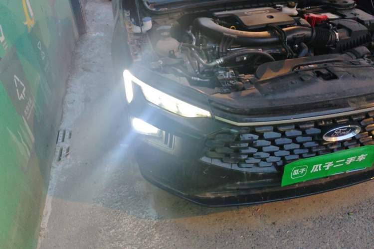 Used Ford Mondeo 2025 2.0T EcoBoost Luxury Version Right Front Headlight