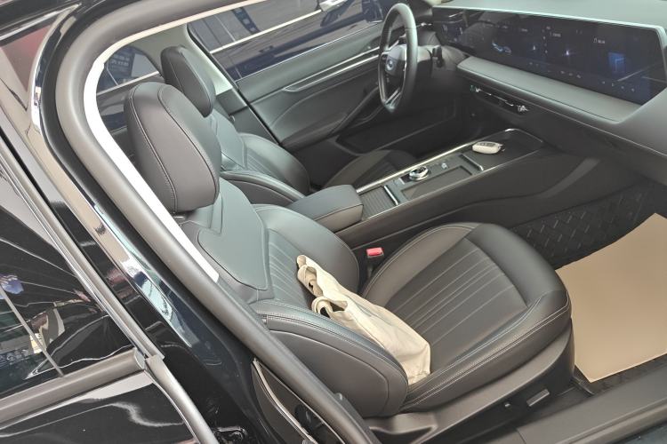 Used Ford Mondeo 2025 2.0T EcoBoost Luxury Version Right Front Seat
