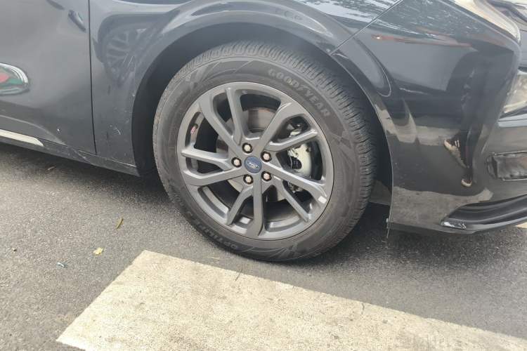 Used Ford Mondeo 2025 2.0T EcoBoost Luxury Version Right Front Wheel Hub