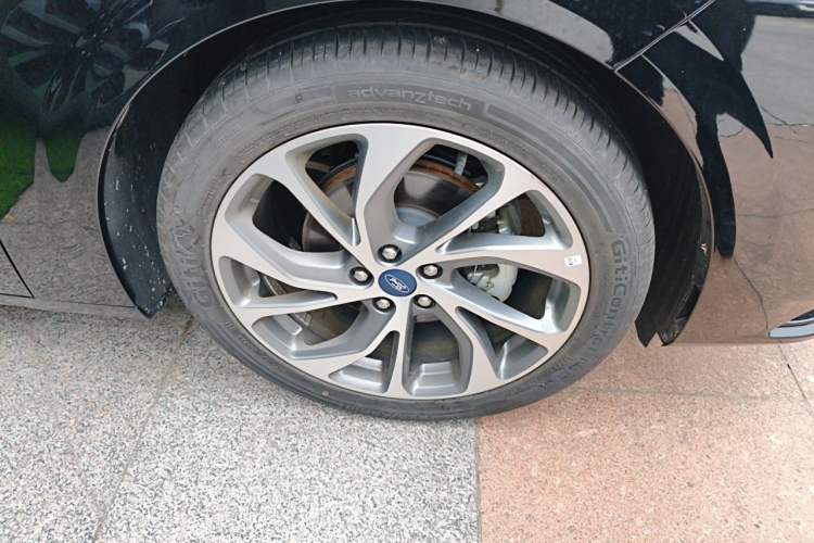 Used Ford Mondeo 2025 2.0T EcoBoost Ultimate Edition Right Front Wheel Hub