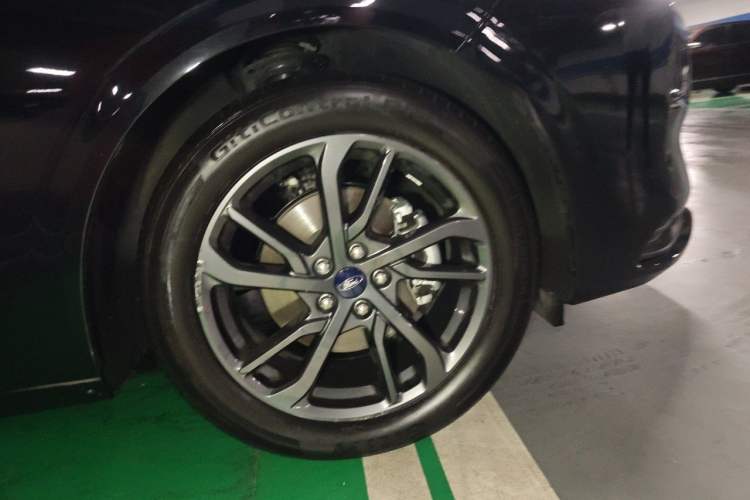 Used Ford Mondeo 2025 1.5T EcoBoost Luxury Version Right Front Wheel Hub