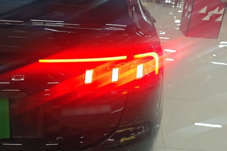 Used Ford Mondeo 2025 2.0T EcoBoost Luxury Version Right Rear Taillight