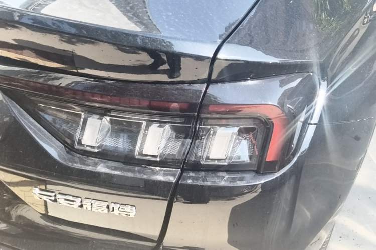 Used Ford Mondeo 2025 2.0T EcoBoost Ultimate Edition Right Rear Taillight