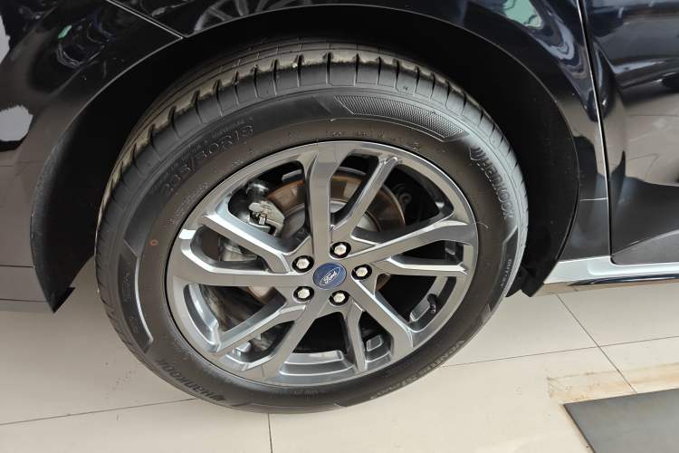 Used Ford Mondeo 2025 2.0T EcoBoost Luxury Version Right Rear Wheel Hub