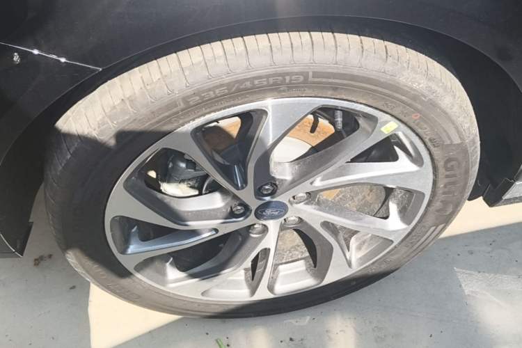 Used Ford Mondeo 2025 2.0T EcoBoost Ultimate Edition Right Rear Wheel Hub