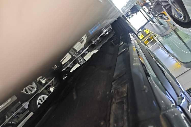 Used Ford Mondeo 2025 2.0T EcoBoost Luxury Version Right Side Sill