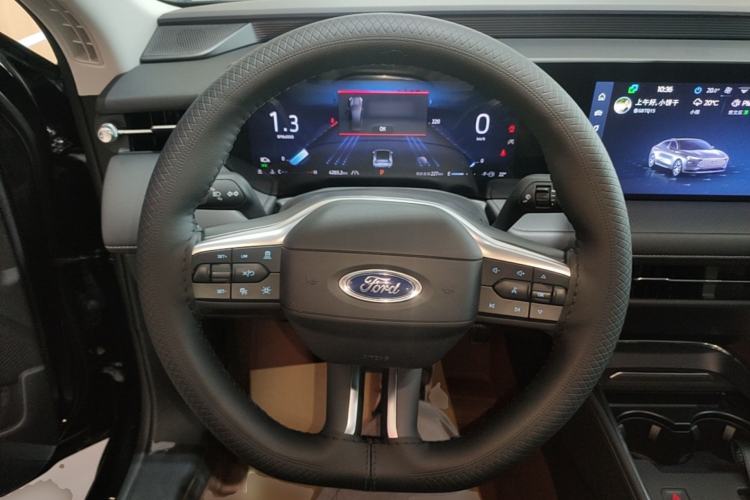 Used Ford Mondeo 2025 2.0T EcoBoost Luxury Version Steering Wheel