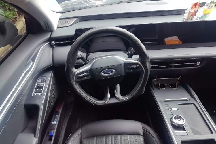 Used Ford Mondeo 2025 2.0T EcoBoost Luxury Version Steering Wheel