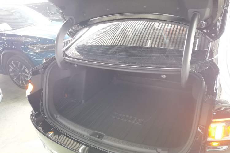 Used Ford Mondeo 2025 2.0T EcoBoost Luxury Version Trunk