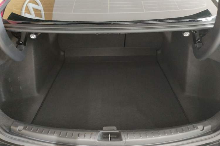 Used Ford Mondeo 2025 2.0T EcoBoost Luxury Version Trunk