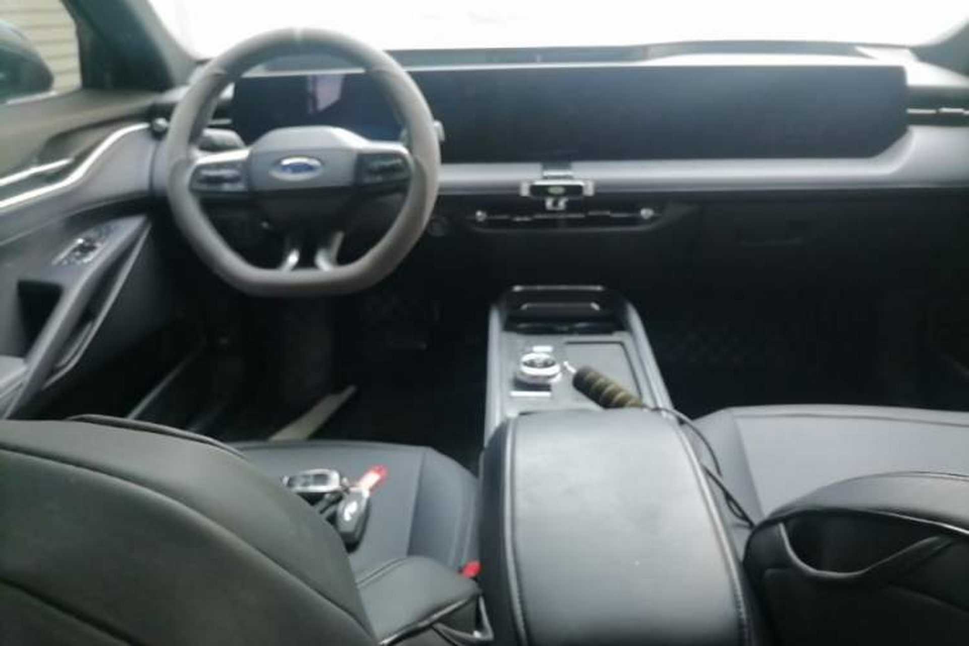 Used Ford Mondeo 2025 2.0T EcoBoost Ultimate Edition Center Console