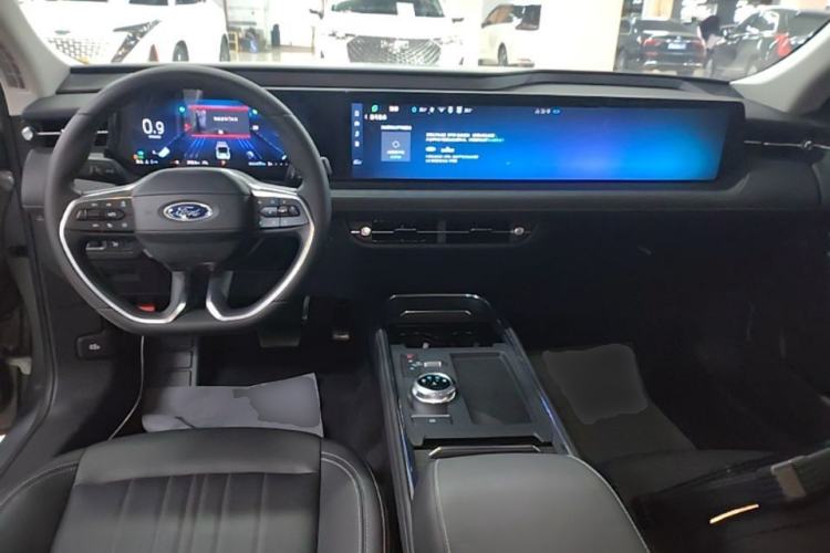 Used Ford Mondeo 2025 2.0T EcoBoost Luxury Version Center Console