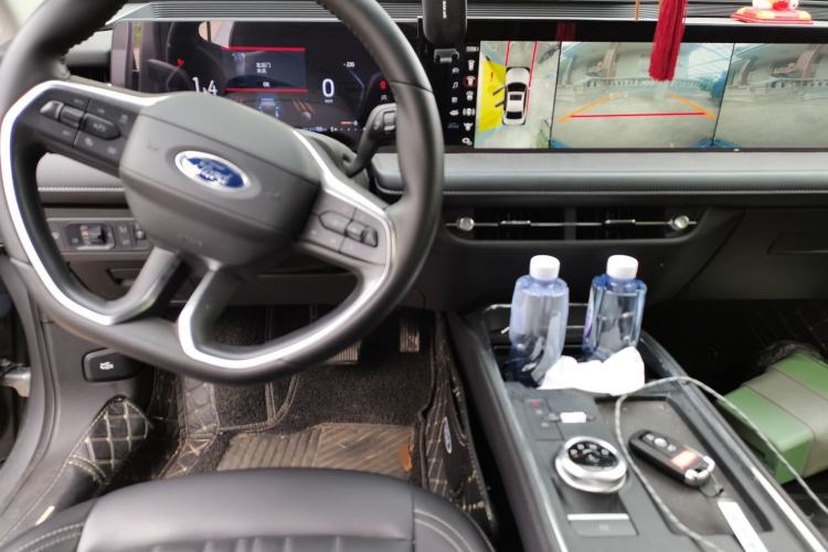 Used Ford Mondeo 2025 2.0T EcoBoost Luxury Version Center Console
