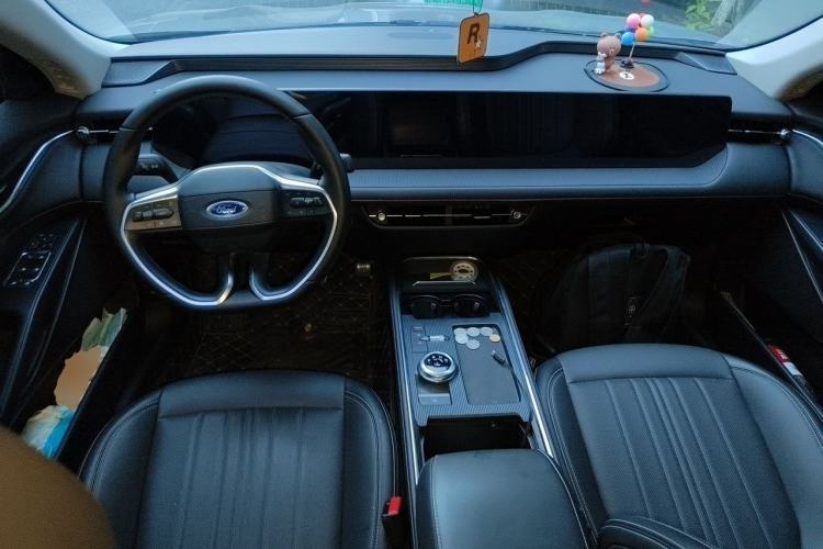 Used Ford Mondeo 2025 2.0T EcoBoost Luxury Version Center Console