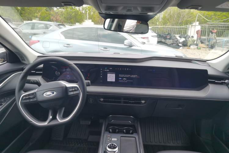 Used Ford Mondeo 2025 2.0T EcoBoost Luxury Version Center Console