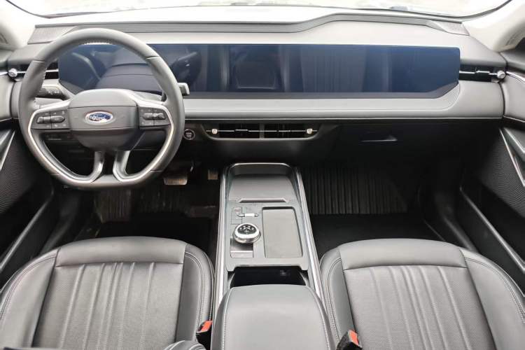 Used Ford Mondeo 2025 1.5T EcoBoost Luxury Version Center Console