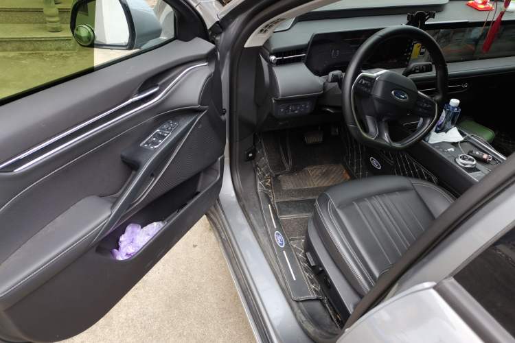 Used Ford Mondeo 2025 2.0T EcoBoost Luxury Version Driver Seat