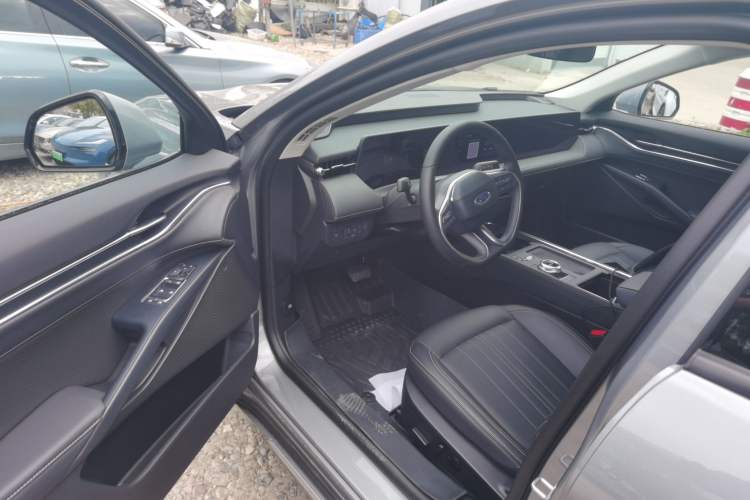 Used Ford Mondeo 2025 2.0T EcoBoost Luxury Version Driver Seat