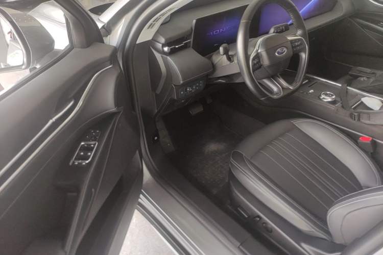 Used Ford Mondeo 2025 2.0T EcoBoost Luxury Version Driver Seat