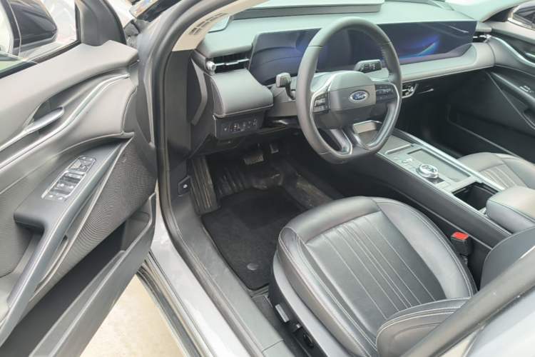 Used Ford Mondeo 2025 1.5T EcoBoost Luxury Version Driver Seat