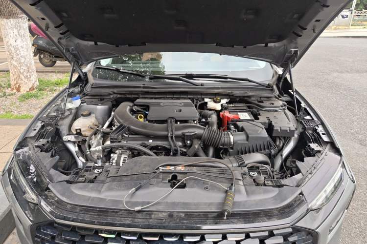 Used Ford Mondeo 2025 2.0T EcoBoost Luxury Version Engine Bay