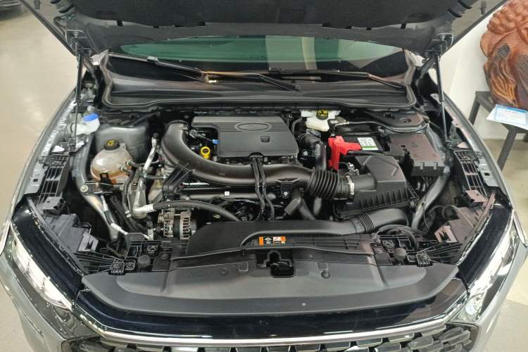 Used Ford Mondeo 2025 2.0T EcoBoost Ultimate Edition Engine Bay
