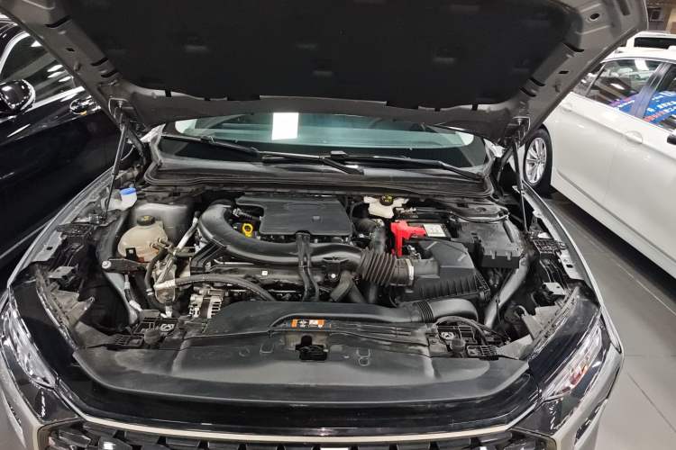 Used Ford Mondeo 2025 2.0T EcoBoost Luxury Version Engine Bay