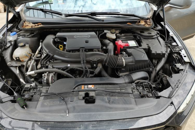 Used Ford Mondeo 2025 2.0T EcoBoost Luxury Version Engine Bay