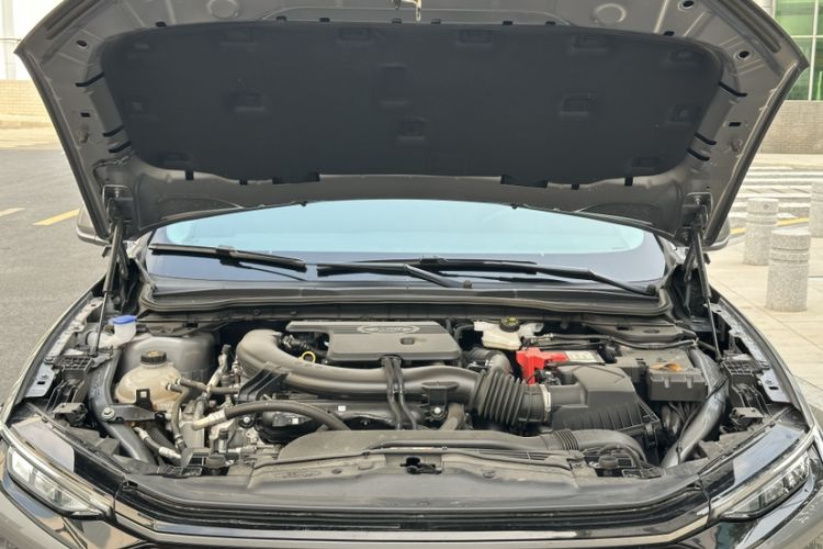 Used Ford Mondeo 2025 2.0T EcoBoost Luxury Version Engine Bay